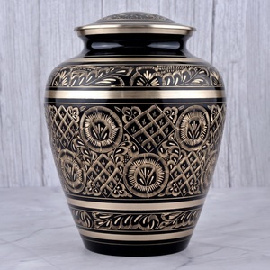 Urne funéraire pour adultes en laiton, motifs floraux et géométriques noirs et dorés, surface brillante, pour cendres humaines - Product Image 6