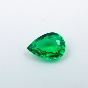 Piedra preciosa de esmeralda natural con corte de pera, 0,45 quilates, verde, 7x5x3 mm - Product Image 1