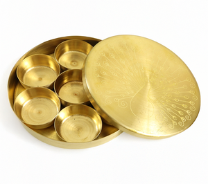 Caja de especias de latón (masala dabba) de 5 pulgadas con tapa con diseño de pavo real, siete recipientes, organizador de cocina, almacenamiento, para regalo. - Product Image 3