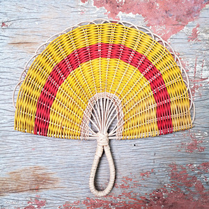 Décoration murale tendance, éventail en rotin coloré, éventail tissé à la main de qualité supérieure, livraison rapide - Product Image 2