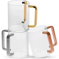 Cosmos artistique moderne en acrylique transparent Lucite pour tasse à finition mate avec deux poignées pour l'élégance des rituels juifs