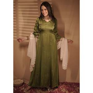 Ensemble de costume pour femmes en satin de soie 100% vert Mehendi - Product Image 2