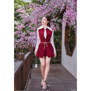 จั๊มสูทผู้หญิง ODM OEM รุ่น ASHLEY สายถักแบบพัน ดีไซน์จีบ กระดุมตกแต่ง เอวสูง แขนสั้น ผ้าโพลีเอสเตอร์ 100% สไตล์หรูหราลำลอง - Product Image 2