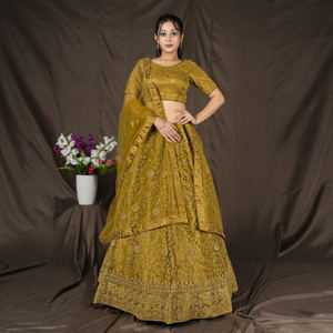 Lehenga Choli con bordado completo, borde de diseño, blusa a juego y dupatta suave y drapeada para ocasiones festivas - Product Image 4
