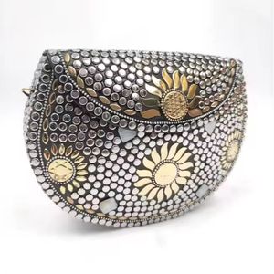 Sac à bandoulière de soirée de luxe God Grace Craft fait main avec incrustation de coquillages et motif circulaire pour femme - Product Image 1