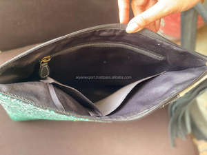 Nouveau sac à main en cuir de fourrure de vachette imprimé en relief à la main de l'Ouest réel femmes sac élégant et couleur usiné fourrure pochette Unique Combo ensemble - Product Image 6