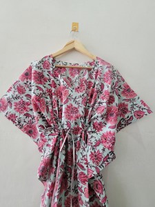 Elegante Bata Kimono con Estampado Floral Hecha a Mano, Cuello en V, 100% Algodón, Ropa de Dormir Informal para Mujer, Ecológica y Transpirable - Product Image 5