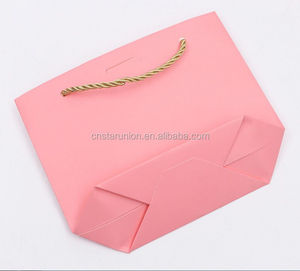 Bolsa de Papel para Regalos y Dulces con Laminado Brillante Rosa Personalizado, Estilo Moderno, con Asa de Listón, Producto de Embalaje en Oferta - Product Image 6