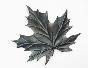 Handcrafted Cast Iron Wrought Iron Maple Leaf Wall Decoration Embossed Traditional European Design Anti-rust Powder - Product Image 1
