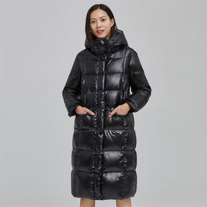 Veste d'hiver légère pour femme avec logo personnalisé, capuche, rembourrage en duvet de canard, parka chaude pour femme - Product Image 1