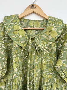 เสื้อผู้หญิงลายดอกไม้สีเขียว ผ้าฝ้าย คอปกปีเตอร์แพน ผูกโบว์ แขนสั้น เสื้อฤดูร้อน เสื้อสำหรับงานปาร์ตี้ในสวน เสื้อลำลองฤดูใบไม้ผลิ - Product Image 2