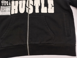 Hoodie streetwear personnalisé pour homme, coupe et couture surdimensionnées, fermeture éclair, appliqué patchwork, effet vieilli - Product Image 5