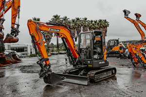 Mini-excavatrice Doosan DX55-5B compacte de 5,5 tonnes, excavatrice hydraulique pour travaux de terrassement et de construction, disponible au prix de gros. - Product Image 3