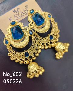 Pendientes Chandbali de Oro Laminado con Piedra Azul, Engaste de Bisel, Joyería Étnica Tradicional India de Moda para Mujer al por Mayor - Product Image 1