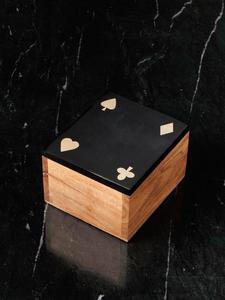 Estuche para cartas de juego hecho a mano, caja de póker de resina con tapa de laca negra y símbolos de trajes de cartas dorados, caja de almacenamiento cuadrada minimalista - Product Image 1