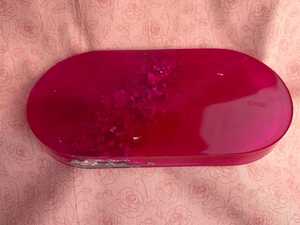 Plateau en résine rose translucide avec accents de feuilles d'argent et paillettes, plateau à bijoux ovale en résine - Product Image 5