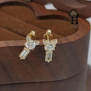 Boucles d'oreilles pendantes de luxe à coupes mixtes, avec grappe de diamants ronds et baguette, bijoux modernes en or 14 carats pour femme - Product Image 2