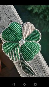Broche unique faite à la main avec broderie et perles, épinglette de créateur pour femme - Product Image 6