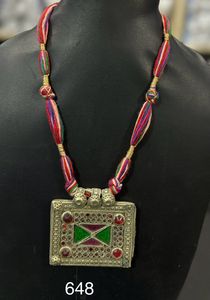 เครื่องประดับเทียมชุบทองสูงออกแบบอย่างสวยงามชุดสร้อยคอเงินเยอรมัน kundan พร้อมที่แขวนไข่มุก - Product Image 4