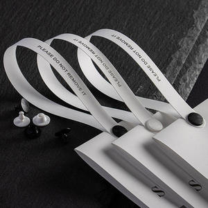 Etiquetas Colgantes Ecológicas Personalizadas para Ropa de Marca, Fabricante Profesional de Accesorios de Prendas - Product Image 1