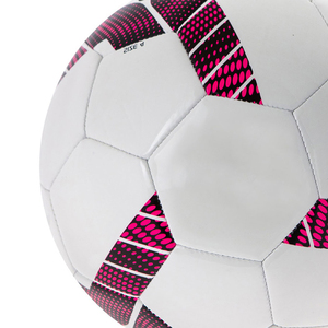 Ballon de football en cuir classique personnalisé avec impression sérigraphique, chambre à air en butyl, solide et durable pour les matchs officiels et l'entraînement en extérieur pour adultes - Product Image 2
