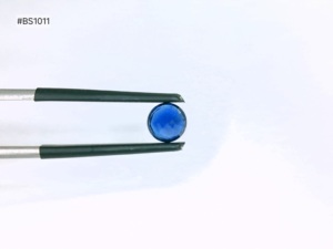 Zafiro Azul de Madagascar Grado 3A, Tono Brillante, Forma Redonda, 1.31ct, Acabado Claro y Color Intenso, Gema Suelta para Joyería - Product Image 2