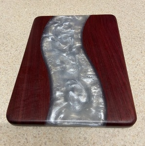 Planche de cuisine en bois et résine naturelle pour une cuisine bio, planche en bois époxy de luxe pour servir des collations et du fromage - Product Image 2