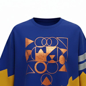 เสื้อทรงบ็อกซี่สำหรับผู้ชายที่ได้รับแรงบันดาลใจจากสตรีทแวร์ ผลิตจากวัสดุหนาทนทานและมีโครงสร้างแข็งแรง - Product Image 2