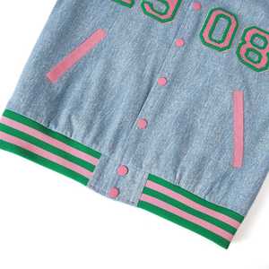 แจ็คเก็ตยีนส์ทรงบอมเบอร์ AKA 1908 สีชมพูเขียว ปักลายเชนีลตัวอักษรกรีก สไตล์วาร์ซิตี้สำหรับผู้หญิง คุณภาพพรีเมียม - Product Image 5