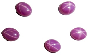 พลอยรูบี้สีชมพูทรงรีขนาด 7x9 มม. น้ำหนัก 2.5 กะรัต ผลิตในห้องปฏิบัติการ ขัดเงา แบบคาโบชอง  พร้อมเอฟเฟกต์ดาว 6 แฉก สำหรับทำเครื่องประดับ - Product Image 5