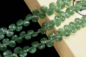 Perles en pierre de briolette de fraise en forme de coeur à facettes vertes Perles de pierres précieuses à facettes de 7mm - Product Image 2