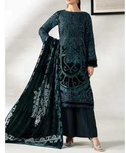 Nueva llegada de moda para mujer: Shalwar Kameez de terciopelo bordado de Pakistán e India a precio de mayoreo. - Product Image 5