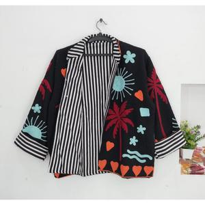 Chaqueta Étnica Negra Multicolor con Bordado Tropical de Palmeras y Sol, Estilo Boho, para Otoño e Invierno - Product Image 4