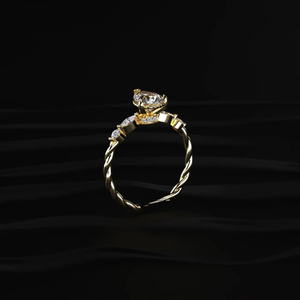 Bague en diamant poire 1,25 carat avec accents de diamants marquise et ronds, en or jaune, offrant une touche traditionnelle VVS-VS - Product Image 3