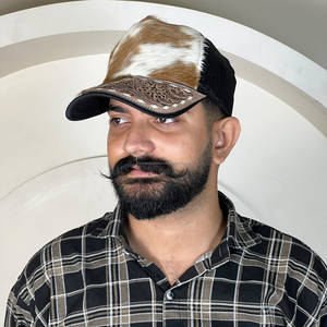 Gorra de camionero de cuero repujado artesanal estilo western con diseño floral y malla trasera grande para hombres y mujeres, uso diario - Product Image 5