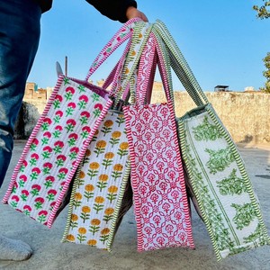 Designer Quilted Fabric <b>Tote</b> <b>Bag</b> Floral Pattern Soft Cotton Large Capacity Casual Travel <b>Beach</b> <b>Bag</b> For Women - Product Image 4