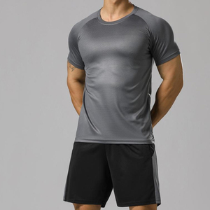 Conjunto de Camiseta y Pantalones Cortos Deportivos de Secado Rápido para Hombre con Logotipo Personalizado - Ropa Deportiva para Gimnasio, Entrenamiento, Running y Actividades Físicas - Product Image 3