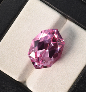 Saphir Padparadscha de laboratoire, taille fantaisie hexagonale 18x13 mm, 17,55 carats, pierre précieuse en vrac pour la fabrication de bijoux - Product Image 3