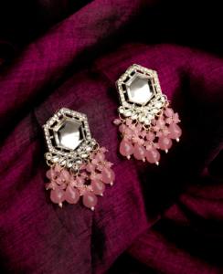 Boucles d'oreilles pendantes en gros, nouveau design, imitation perle, gouttes géométriques perlées, alliage de zinc plaqué or, hexagone, tendance - Product Image 1