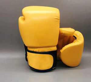 Guantes de Boxeo de Cuero Personalizados Profesionales, Transpirables, con Agarre Ergonómico, Equipo de Boxeo OEM Elegante, Hecho en Pakistán - Product Image 2
