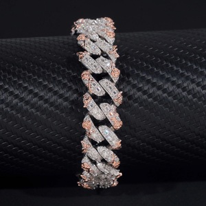Bracelet en moissanite ajustable très demandé pour hommes et femmes, design de bijoux de luxe durable, disponible à la vente - Product Image 6