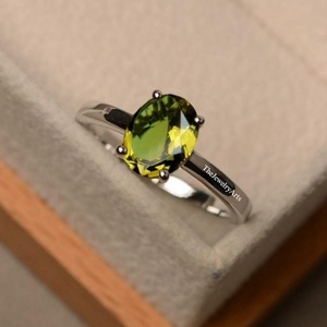 Bague Sultanite à Coupe Ovale Changeante de Couleurs - Style Vintage pour Femme en Argent 925, Cadeau de Fête - Product Image 1