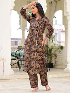 Conjunto de Kurti y Pantalón de Algodón con Estampado de Bloques en Negro y Marrón para Mujer, Corte Recto hasta la Pantorrilla - Product Image 5