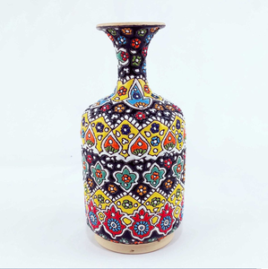 Pot en céramique blanche texturée avec des fleurs bleues et rouges audacieuses peintes à la main ; disponible à prix de gros. - Product Image 2