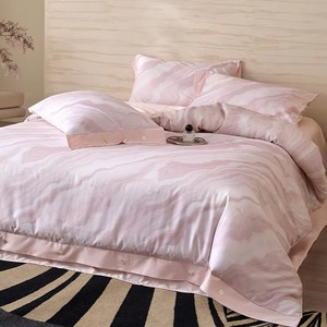 Juego de Edredón Moderno de 3 Piezas con Patrón de Mármol Rosa, Cubrecama Suave con Fundas de Almohada para Uso Doméstico - Product Image 1