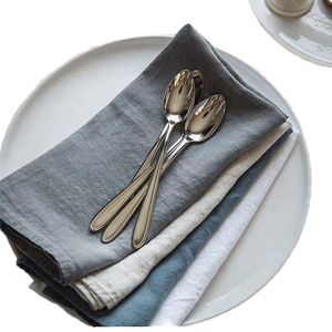 Serviettes carrées en coton 100% de qualité supérieure avec broderie florale minimaliste, décoration de table de ferme moderne et style de cuisine - Product Image 5