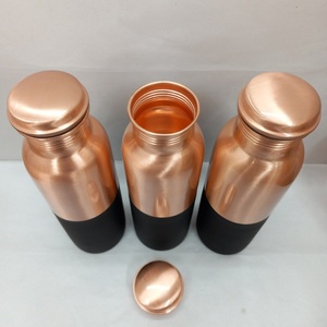 Botella de agua tradicional de cobre diseñada para almacenar agua, que promueve una vida saludable para el hogar, la oficina, el gimnasio y el viaje. - Product Image 3