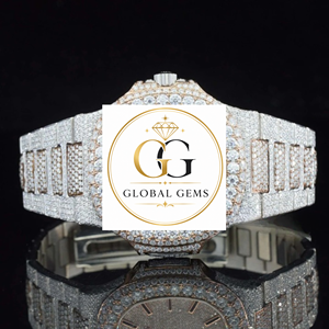 Montre élégante de haute qualité entièrement sertie de diamants en or rose, idéale pour un anniversaire ou une occasion spéciale, disponible à la vente - Product Image 2