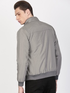 Blouson d'aviateur professionnel décontracté de printemps pour hommes Polyester élégant avec tissu en cuir Impression de logo personnalisable de grande taille - Product Image 3