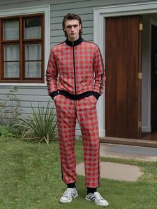 Conjunto deportivo de hombre con chaqueta deportiva con cremallera completa y pantalones de chándal para rendimiento deportivo - Product Image 4
